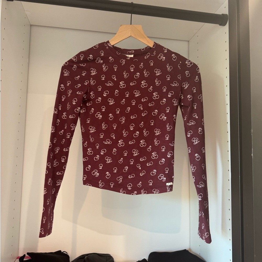 Soft longsleeve long cherries top